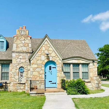 1 Mile To Fort Sill! The Carolebelle Cottage Sleeps 8 With Hottub,Grills,Firepit ロートン エクステリア 写真