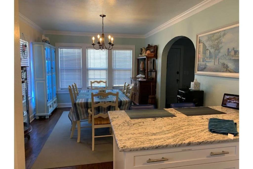 1 Mile To Fort Sill! The Carolebelle Cottage Sleeps 8 With Hottub,Grills,Firepit ロートン エクステリア 写真