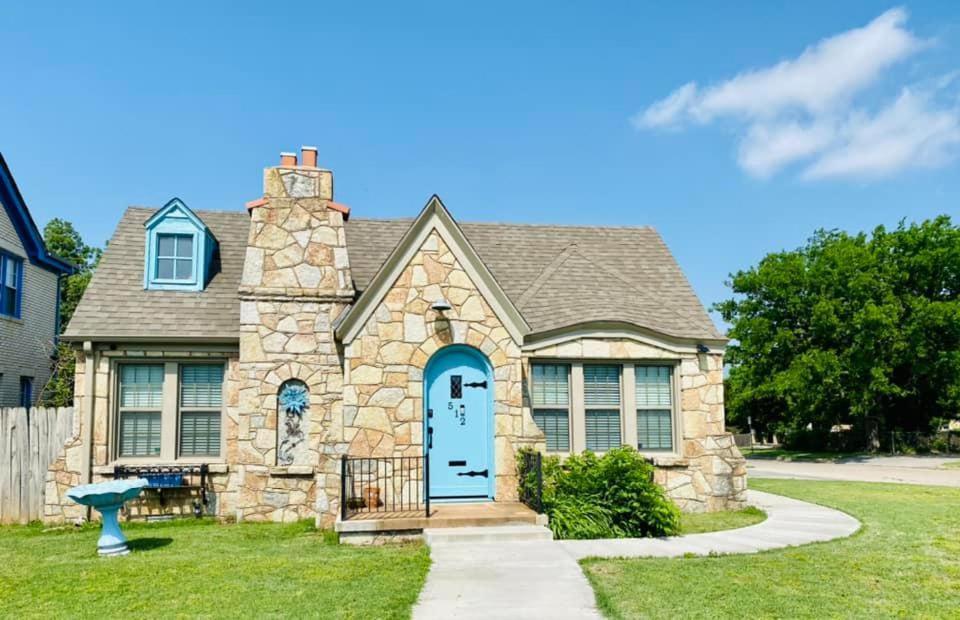 1 Mile To Fort Sill! The Carolebelle Cottage Sleeps 8 With Hottub,Grills,Firepit ロートン エクステリア 写真